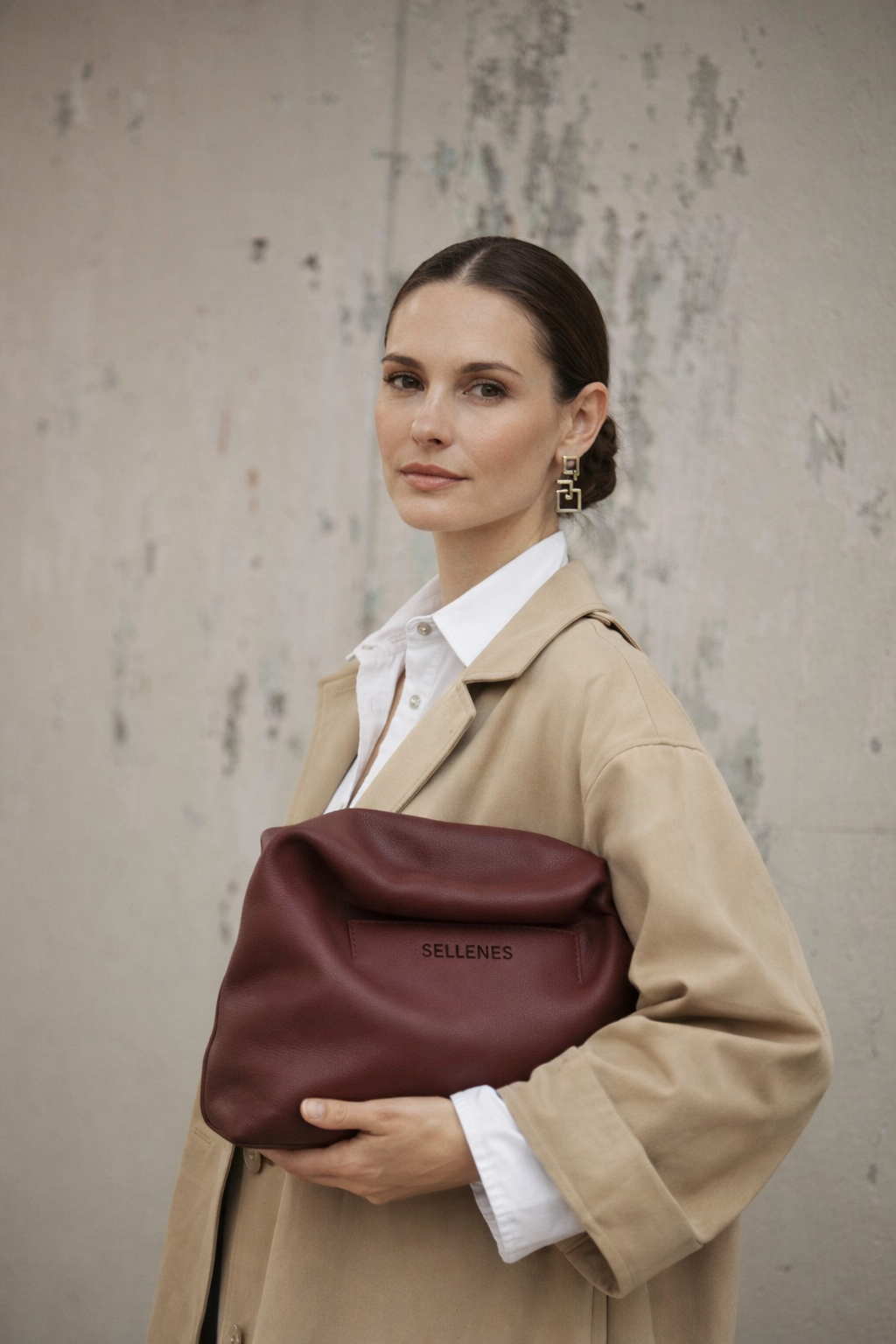 The Sack Wine by Sellenes made of premium nappa leather. Luxury , elegant clutch