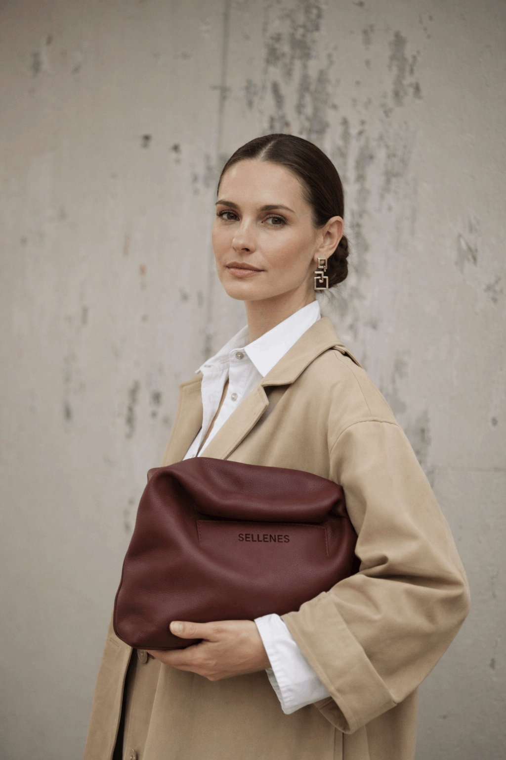 The Sack Wine by Sellenes made of premium nappa leather. Luxury , elegant clutch